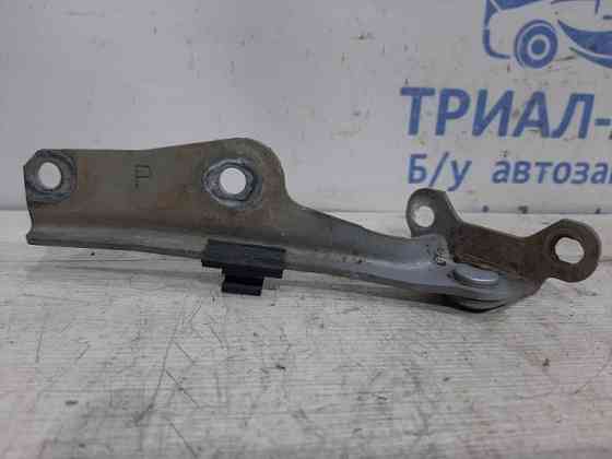 Петля капота правая Mitsubishi L200 KB 2.5 ДИЗЕЛЬ 4D56U 2006 (б/у) Киев