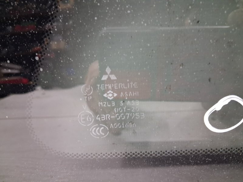 Стекло в кузов заднее правое Mitsubishi Outlander CU 2.4 БЕНЗИН 4G69 2003 (б/у) Київ - зображення 2