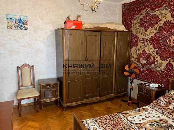Продаж метро Харківська 3-кімнатної квартири у Дарницькому районі по вул. Архітектора Вербицького. К Київ