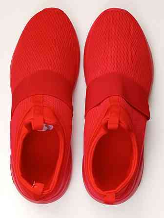 Нові яскраві червоні кросівки — легкі та стильні Вишгород