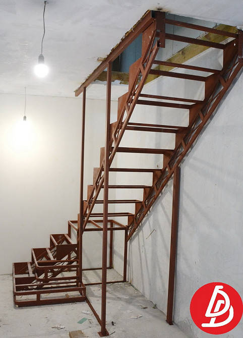 Каркас лестницы на второй этаж."Броневик" Днепр Дніпро - зображення 6