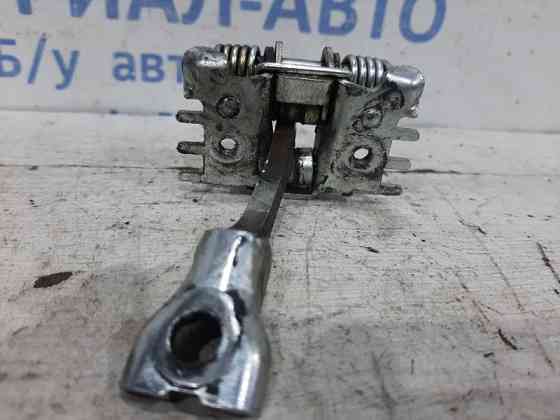 Ограничитель двери передний правый Renault Megane 3 1.5 DIESEL K9K 2008 (б/у) Киев