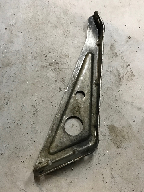 Бу кронштейн впускного коллектора Mercedes W168, 1661410085, A1661410085 Кропивницкий - изображение 1