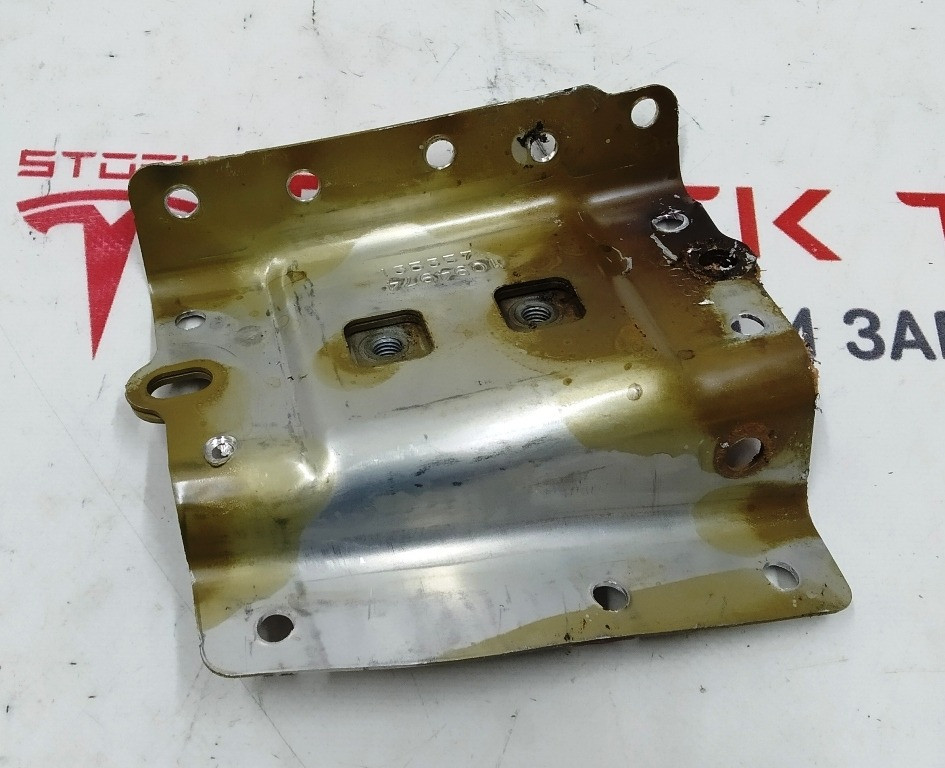 3Четверть задняя правая кузовная панель крепления петли замка двери Tesla model 3 1095028-S0-B Киев - изображение 1