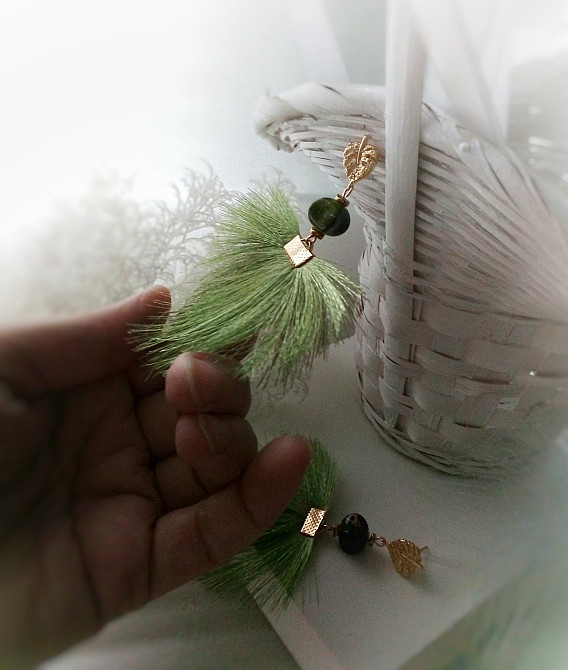 Сережки віяла листок сердечко гвіздок пусет оливковий зелений гематит китиця атлас Луцк - изображение 3