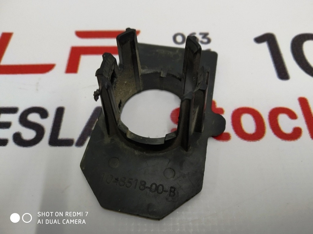 Кронштейн крепления парктроника S3 Tesla model S 1048518-00-B Киев - изображение 1