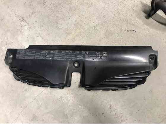 Бу решетка радиатора Renault Laguna 1, 7700819948, небольшой дефект. Кропивницкий