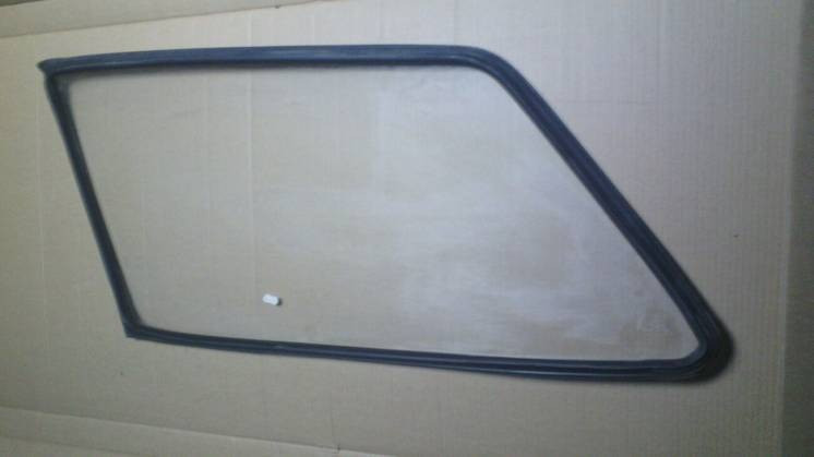 Скло багажника праве бокове 331845332d Фольксфваген Пассат 86р.в. універсал Вінниця - зображення 1