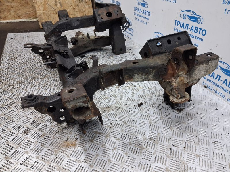 Балка передней подвески Mitsubishi Pajero Wagon 3 3.2 ДИЗЕЛЬ 4M41 1999 (б/у) Київ - зображення 2