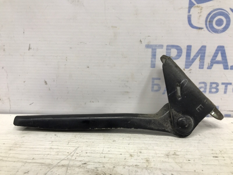 Петля капота правая Mitsubishi L200 KB 2.5 ДИЗЕЛЬ 4D56U 2006 (б/у) Київ - зображення 1