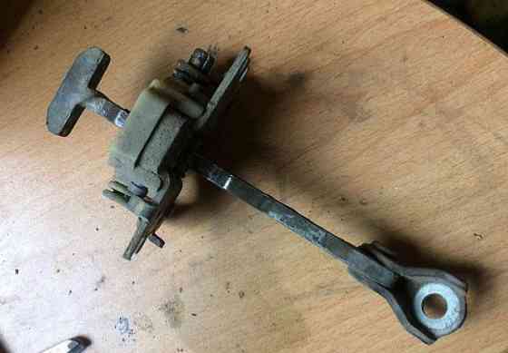 Б/у ограничитель задней двери Renault Laguna 2, 8200000722, 8200000721, 8200385349 Кропивницкий