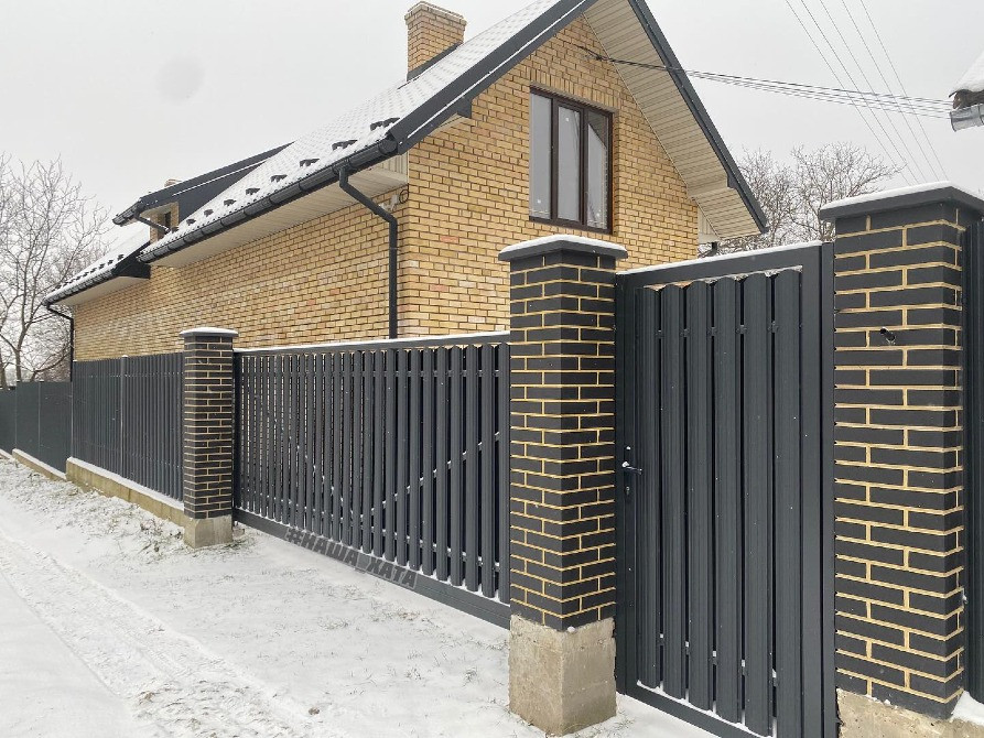 Євроштахетник металевий на паркан купити. Виготовимо під будь-яку висоту вошої огорожі.Ціна виробник Львов - изображение 1