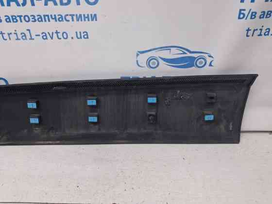 Накладка двери Jeep Cherokee KL 2.4 БЕНЗИН ED6 2013 перед. прав. (б/у) Киев