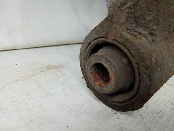 Цапфа задняя левая со ступицей Mitsubishi Pajero Wagon 1999-2006 MR992531 (Арт. 58445) Київ