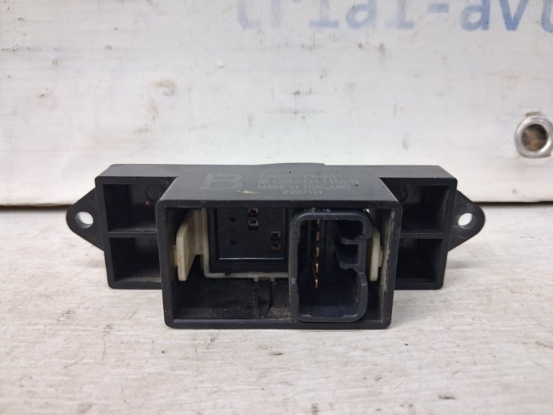 Кнопка стеклоподъемника Mitsubishi L200 KB 2.5 DIESEL 4D56 2006 (б/у) Київ - зображення 3