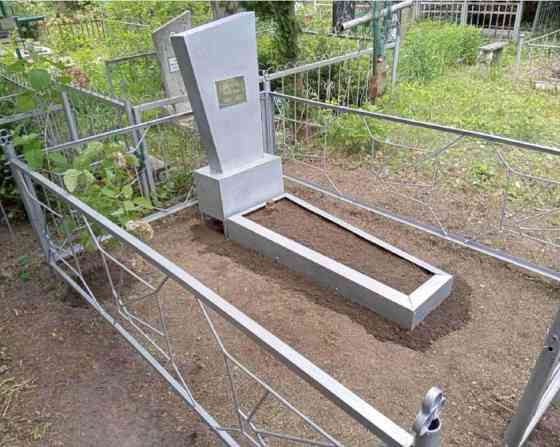 Прибирання на Лісовому цвинтарі Київ