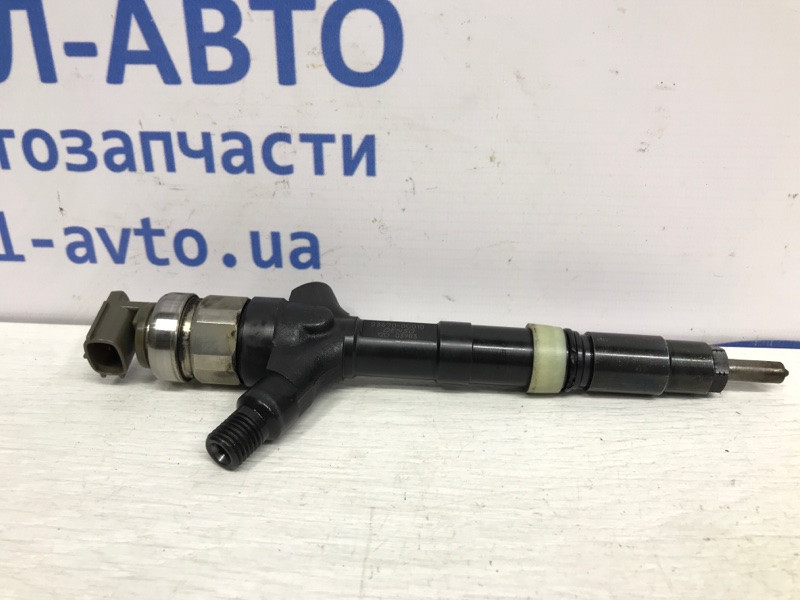 Форсунка топливная Toyota Avensis T25 2.0 DIESEL 1CDFTV 2002 (б/у) Киев - изображение 1