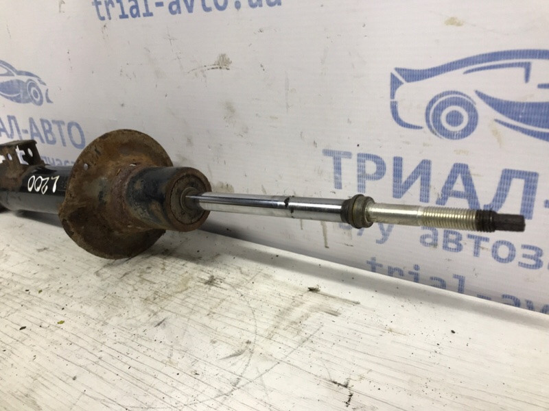 Амортизатор Передний Mitsubishi L200 KB 2.5 ДИЗЕЛЬ 4D56U 2006 (б/у) Киев - изображение 2