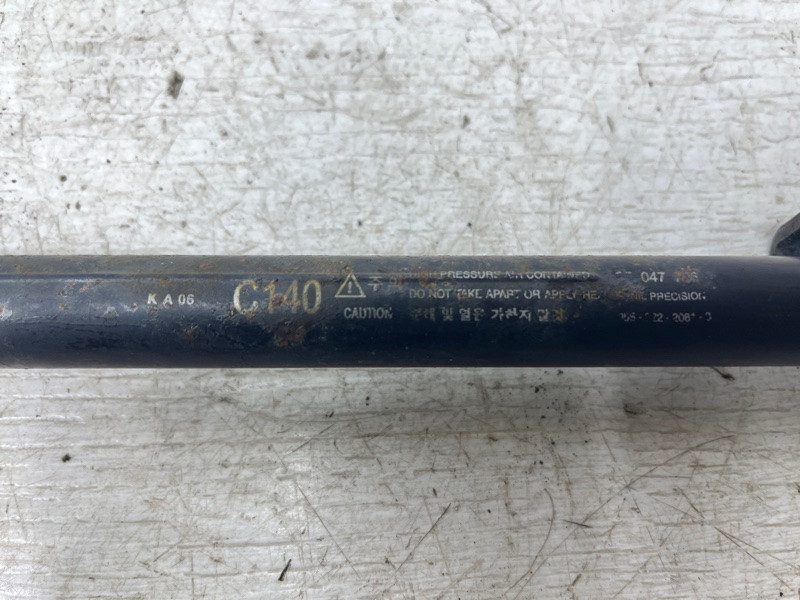 Амортизатор капота Chevrolet Captiva C140 2.2 DIESEL Z22D1 2006 (б/у) Киев - изображение 3