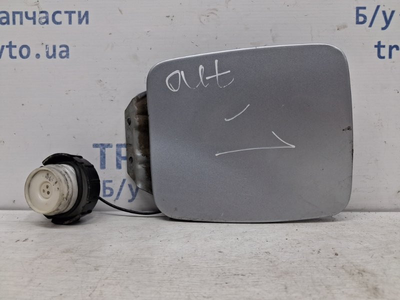 Лючок бака Mitsubishi Outlander CU 2.4 БЕНЗИН 4G69 2003 (б/у) Киев - изображение 1