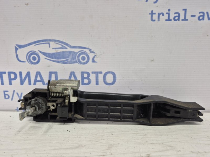 Ручка двери внешняя передняя левая Mitsubishi L200 KB 2.5 ДИЗЕЛЬ 4D56U 2006 (б/у) Киев - изображение 3