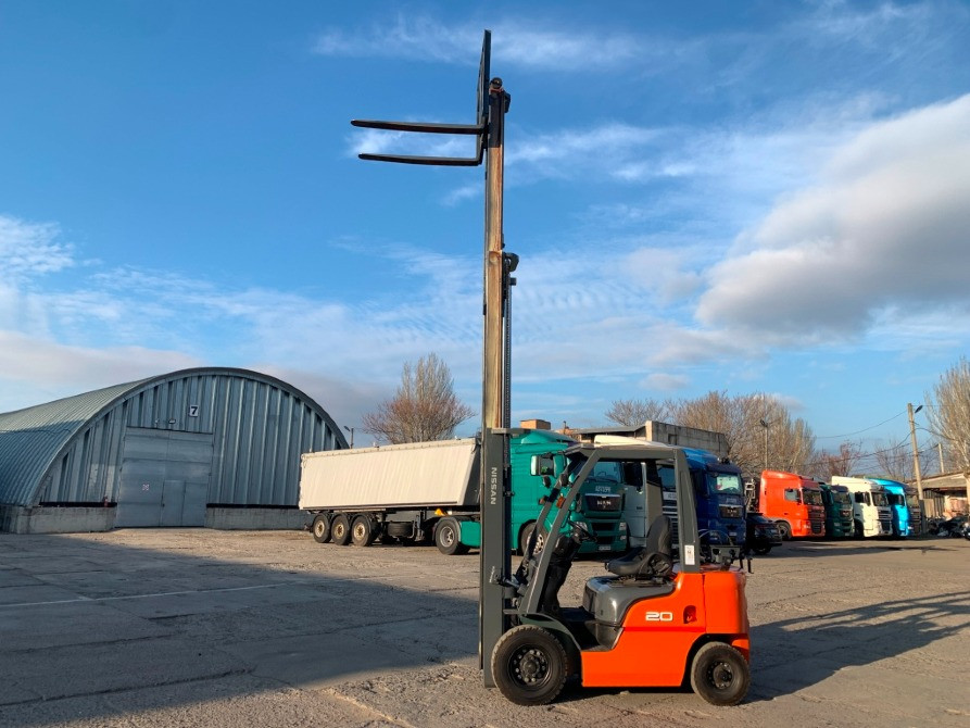 Вилочний автопогрузчик Nissan, з щоглою triplex/триплекс 5.1 метри. Модель: P1F2A20D. Випуск 2014 р Миколаїв - зображення 1