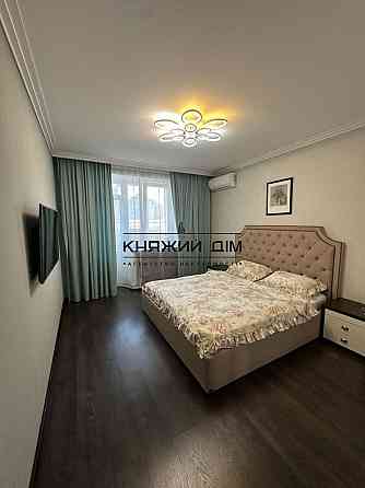 Продам 3-кімнатну квартиру площею 95,5 м#178; на проспекті Миколи Бажана, 14.м.Осокорки Киев