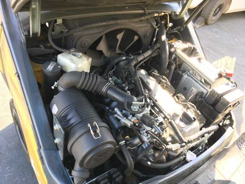 Газ-бензиновий навантажувач Komatsu, компакт з кабіною та позиціонером для кожної вили. Модель: FG20 Івано-Франківськ - зображення 9