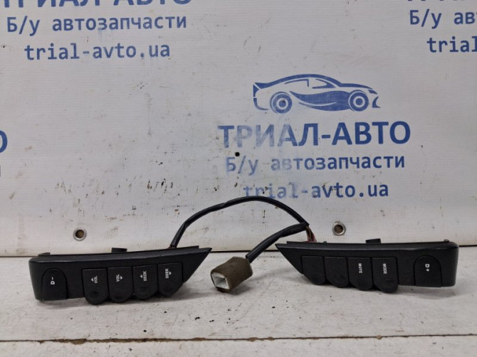 Кнопки руля SsangYong Rexton Y250 2.7 D27DT 2006 (б/у) Киев - изображение 1
