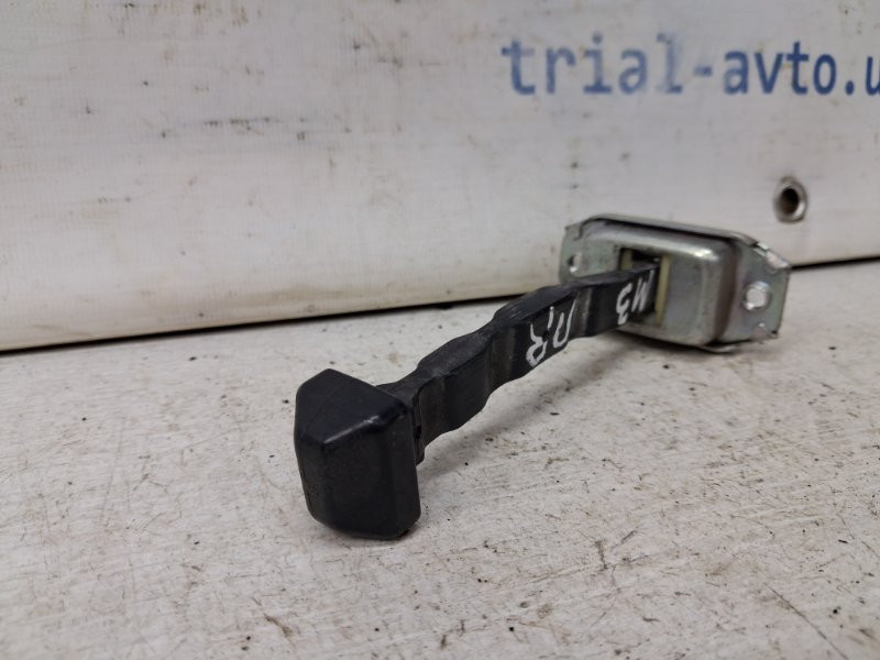 Ограничитель двери передний правый Mazda 3 BM 2.2 DIESEL 2013 (б/у) Киев - изображение 3