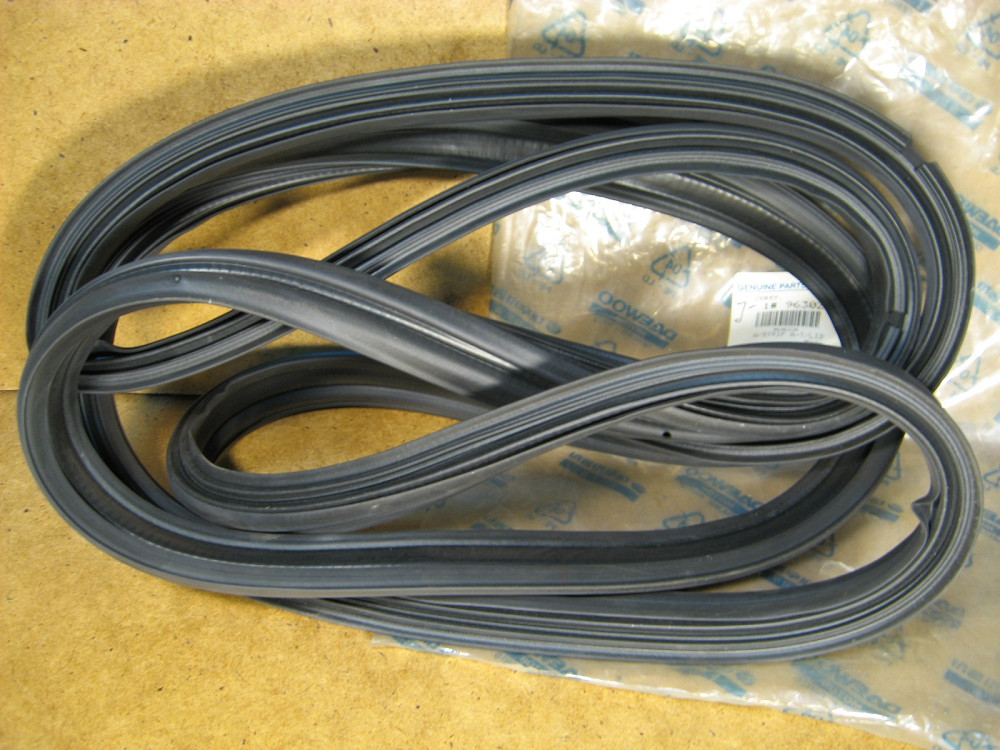 Уплотнитель крышки багажника Nubira Днепр - изображение 1