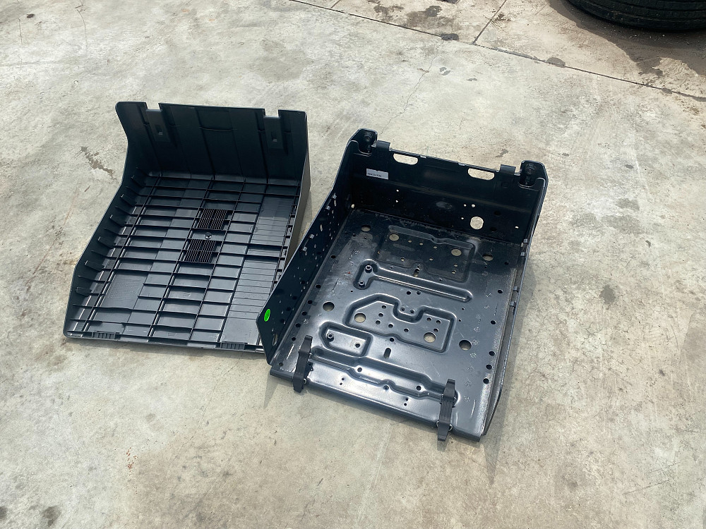 504121936 Ящик АКБ Iveco Eurocargo Львів - зображення 1