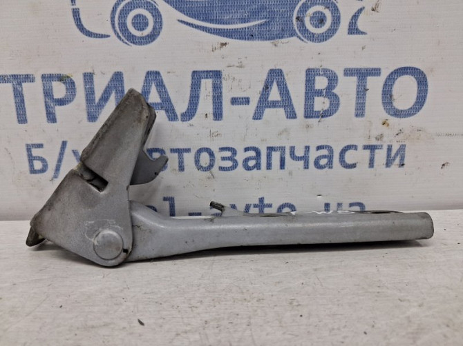 Петля капота левая Mitsubishi Pajero Wagon 3 3.2 ДИЗЕЛЬ 4M41 1999 (б/у) Київ - зображення 1