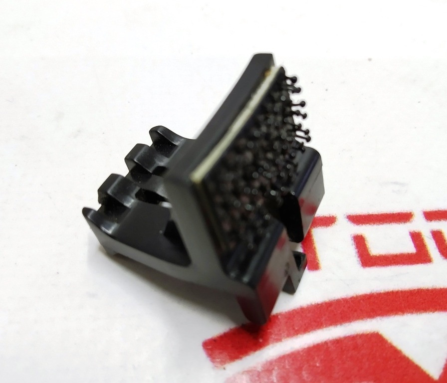 Крепление кнопки открытия крышки багажника Tesla model X S REST 1013417-00-B Киев - изображение 2