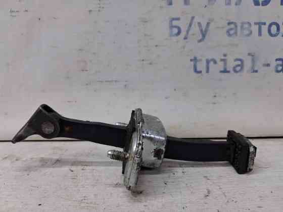 Ограничитель двери передний левый Kia Sportage SL 1.7 DIESEL D4FD 2010 (б/у) Киев