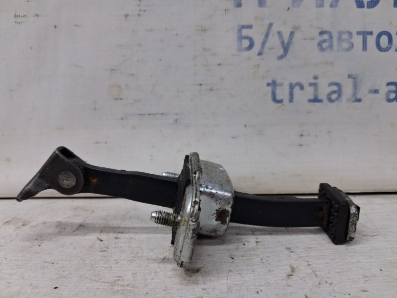 Ограничитель двери передний левый Kia Sportage SL 1.7 DIESEL D4FD 2010 (б/у) Киев - изображение 1