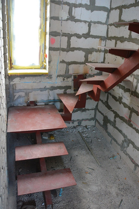 Лестница на одном косоуре. "Броневик" Днепр. Дніпро - зображення 11