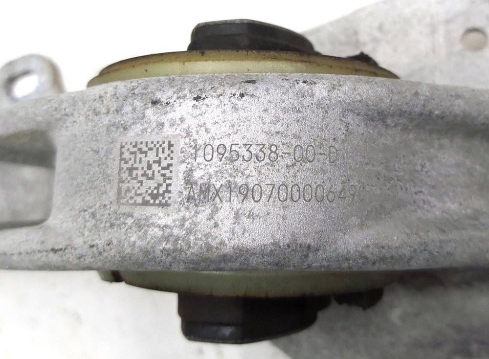 Кронштейн крепления мотора переднего подушка левый Tesla model 3, model Y 1095338-00-D Київ - зображення 4