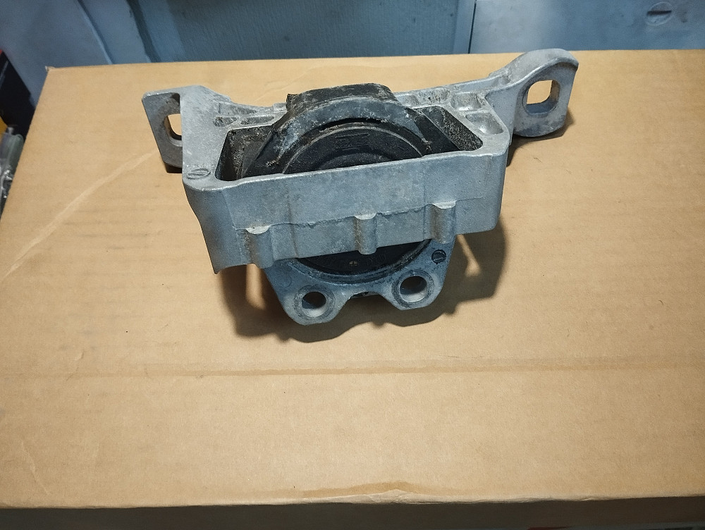 Подушка двигателя правая MAZDA 3/5 Днепр - изображение 1