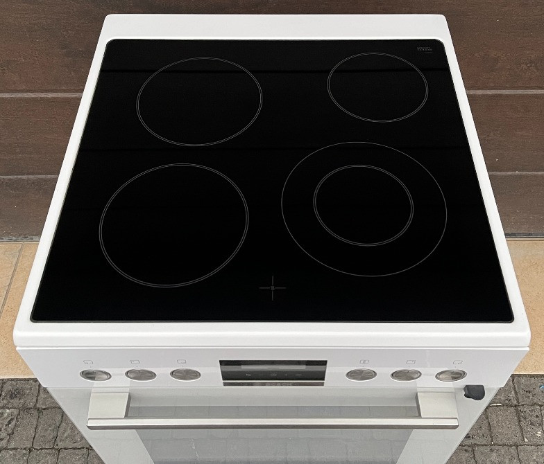 2022рік Плита електрична з духовкою Bosch ідеальна 60х60х85 біла 380В Бережани - зображення 2