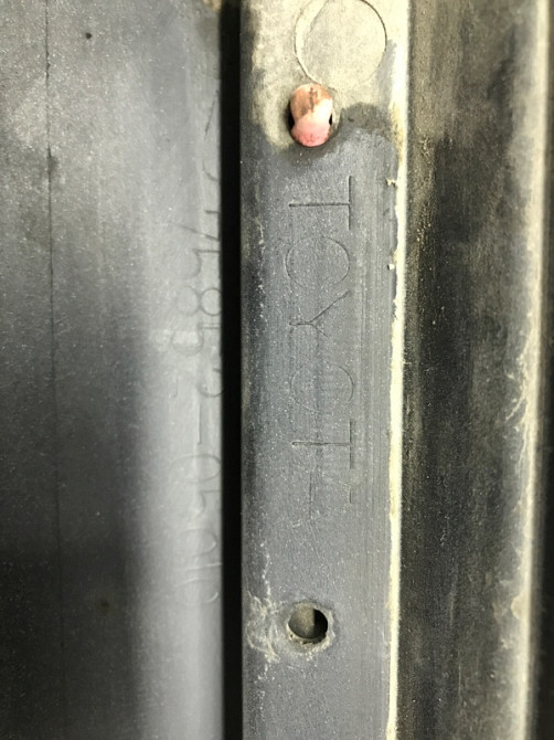 Накладка порога внешняя левая Toyota Avensis T25 1.8 БЕНЗИН 1ZZFE 2002 (б/у) Киев - изображение 8