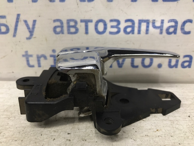 Ручка двери внутренняя правая Mitsubishi L200 KB 2.5 ДИЗЕЛЬ 4D56U 2006 (б/у) Киев - изображение 2