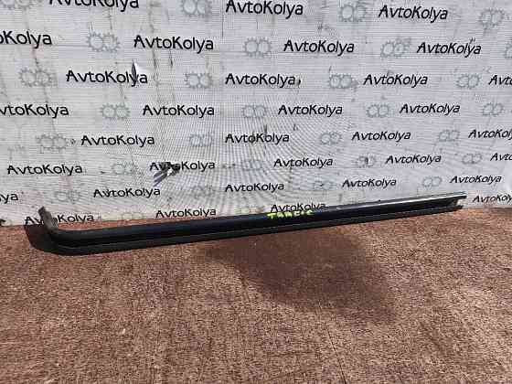 Направляющая боковой двери средняя правая Opel Vivaro 2001-2013 (короткая база) Ковель