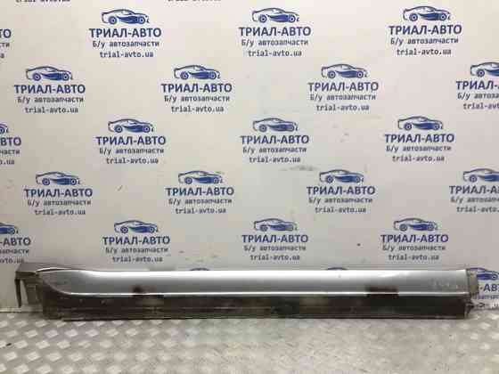 Накладка порога внешняя правая Mitsubishi Pajero Wagon 3 3.2 ДИЗЕЛЬ 4M41 1999 (б/у) Киев