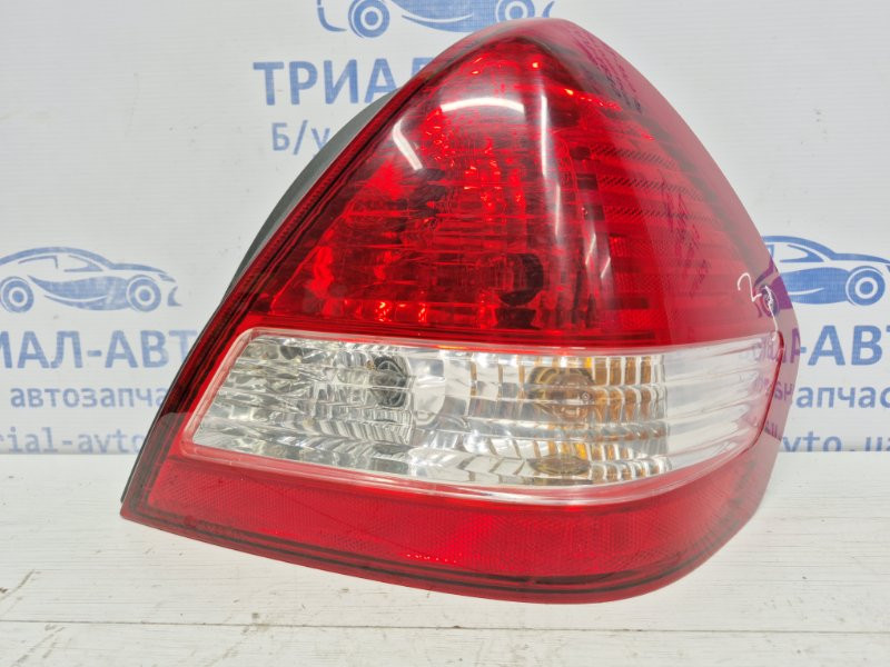 Фонарь задний внешний правый Nissan Tiida C11 1.6 БЕНЗИН HR16 2004 (б/у) Киев - изображение 1