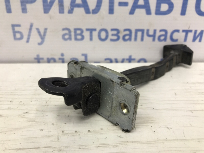 Ограничитель двери задний правый Mazda 3 BM 2.2 DIESEL 2013 (б/у) Киев - изображение 2