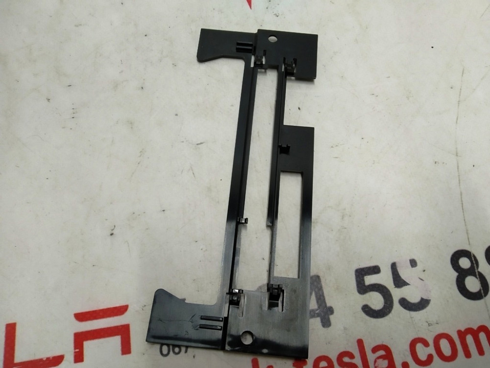 1Кронштейн (фиксатор) блоков управления пневмосистемой Tesla model X 1058359-00-C Киев - изображение 2