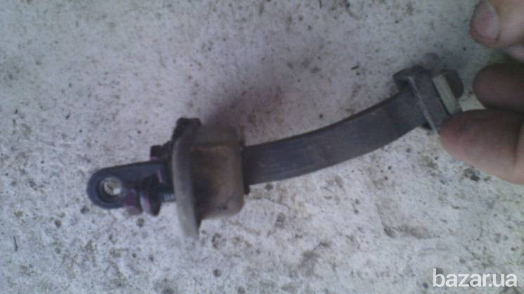 Обмежувач відкривання задньої двері Mb517469 Міцубісі Ланцер 92г.в.оригінал Винница - изображение 3