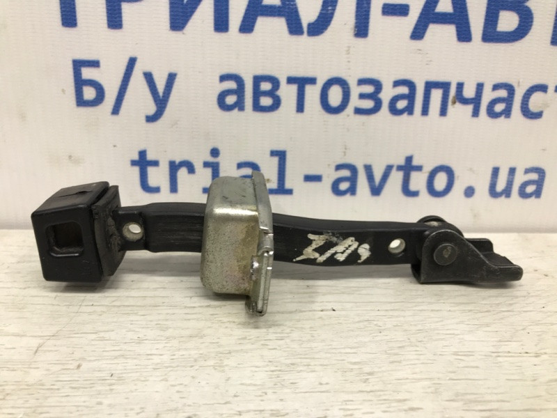 Ограничитель двери задний правый Mitsubishi Outlander XL 2.2 DIESEL 4N14 2007 (б/у) Киев - изображение 1