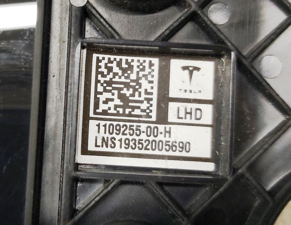 Накладка стойки B наружная правая (стекло) с камерой Tesla model 3 1109255-00-I Київ - зображення 7